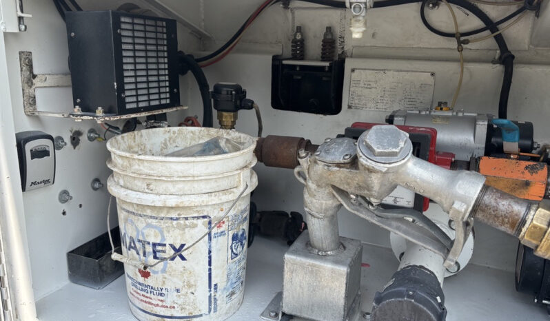
								2010 Freightliner M2 106 full									