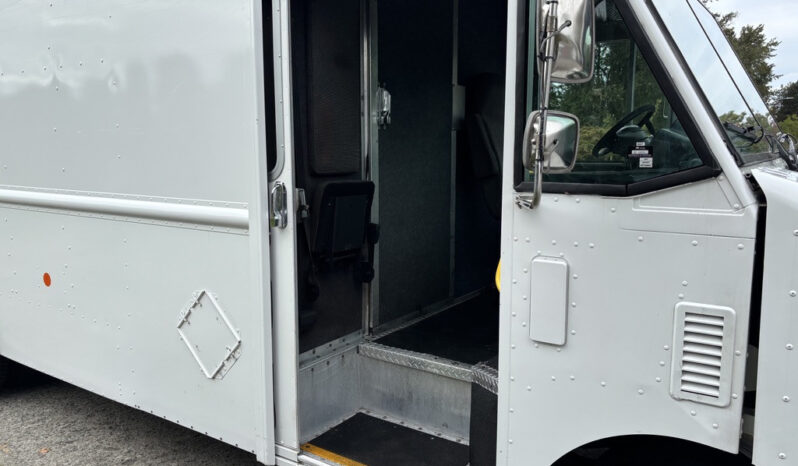 
								2018 Ford E-450 Super Duty full									