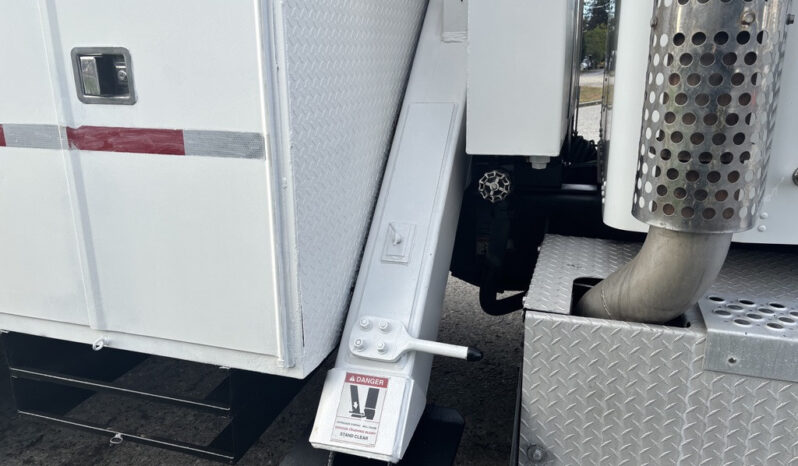 
								2008 Kenworth T300 full									