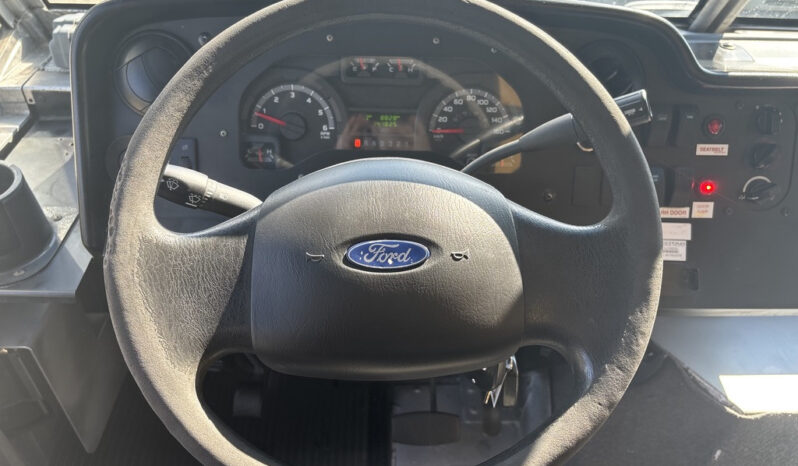 
								2012 Ford E-450 Super Duty full									