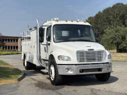 
										2004 Freightliner M2 106 full									