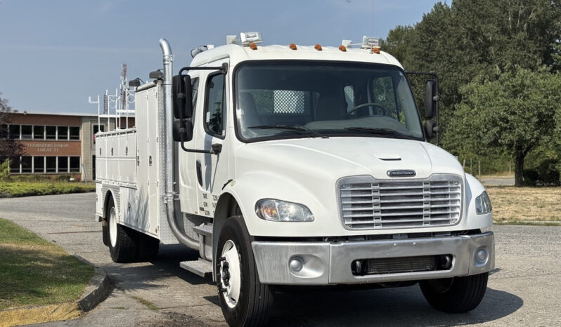 
								2004 Freightliner M2 106 full									