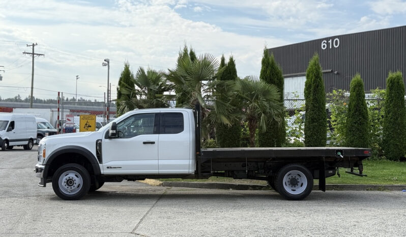 
								2023 Ford F-550 Super Duty full									