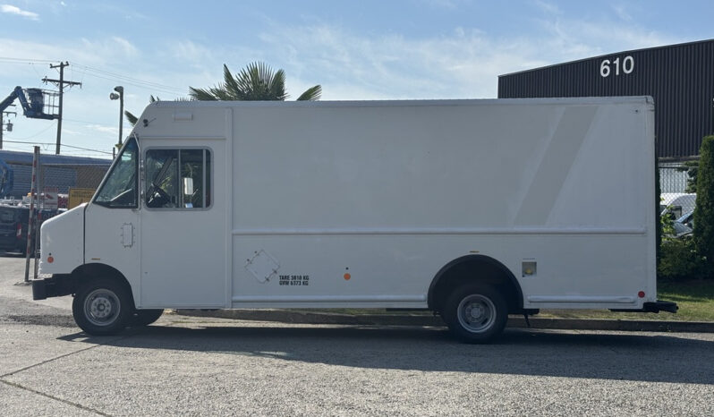 
								2012 Ford E-450 Super Duty full									