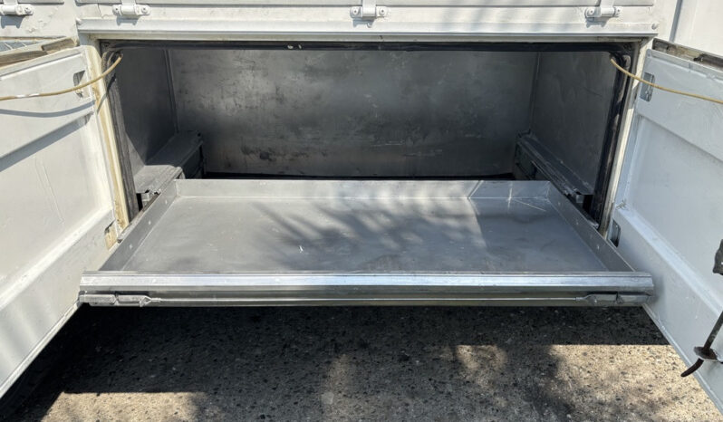
								2004 Freightliner M2 106 full									