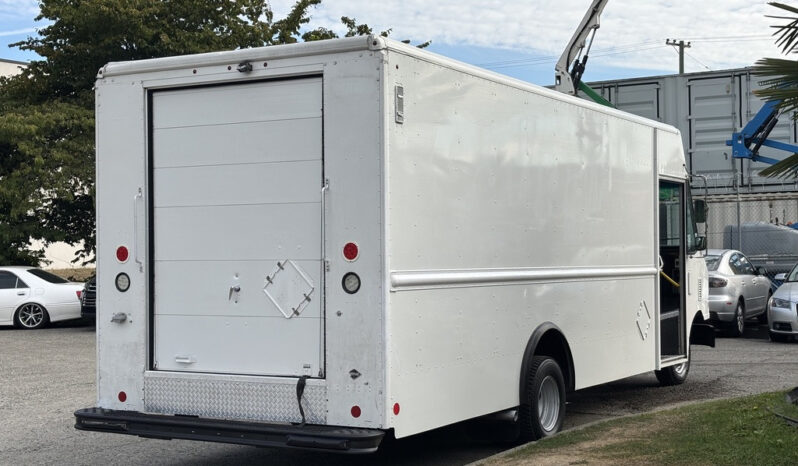 
								2018 Ford E-450 Super Duty full									