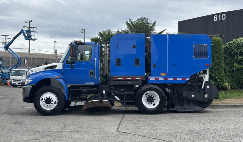 
								2013 International DuraStar full									