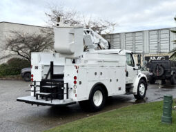
										2005 Freightliner M2 106 full									