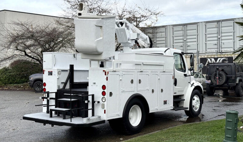 
								2005 Freightliner M2 106 full									