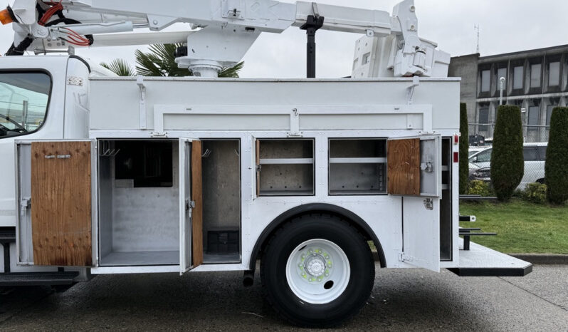 
								2005 Freightliner M2 106 full									
