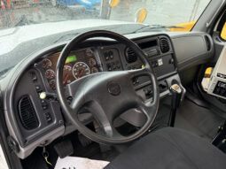 
										2016 Freightliner 108SD full									