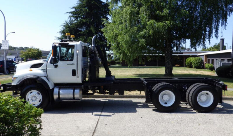 
								2013 International 7400 full									