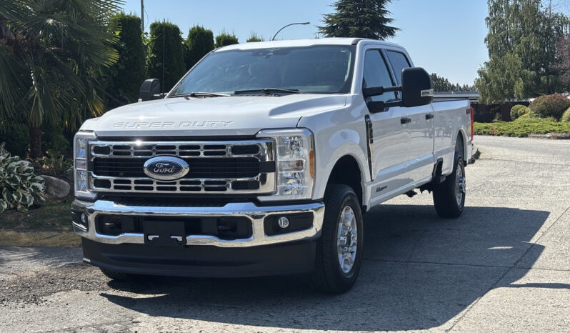 
								2023 Ford F-350 Super Duty full									