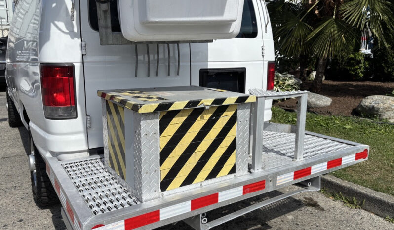 
								2012 Ford E-350 full									