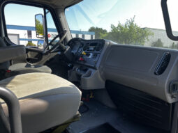 2004 Freightliner M2 106