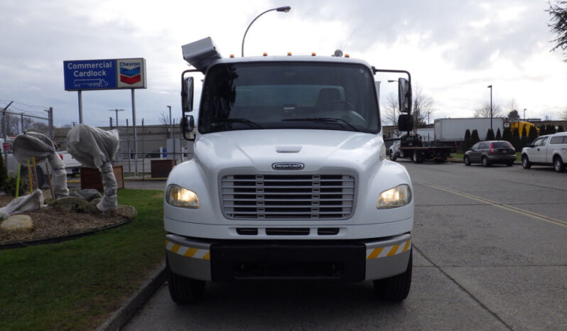 
								2006 Freightliner M2 106 full									