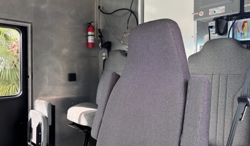 
								2020 Freightliner MT45 full									