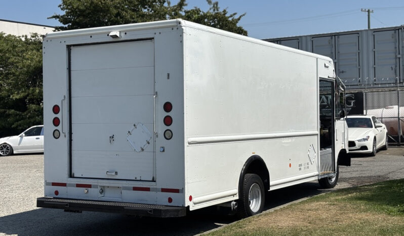 
								2012 Ford E-450 Super Duty full									