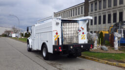 
										2006 Freightliner M2 106 full									