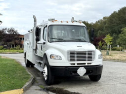 
										2005 Freightliner M2 106 full									