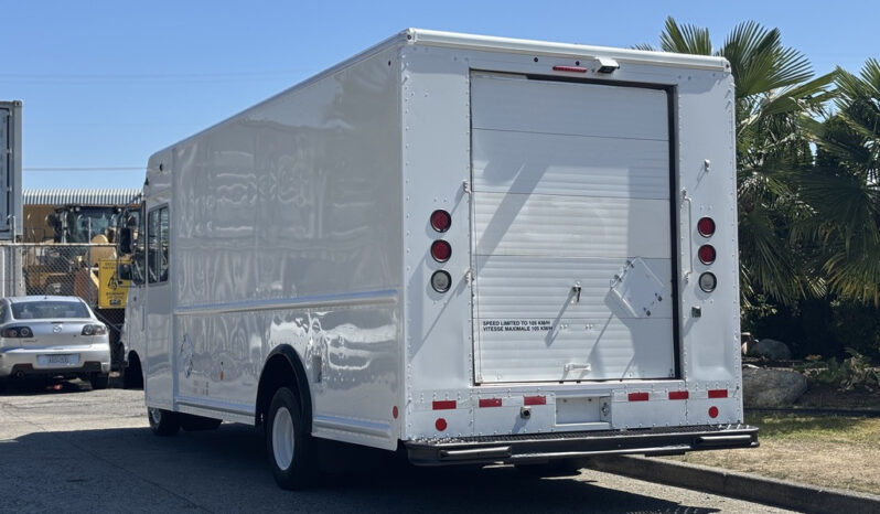 
								2011 Ford E-450 Super Duty full									