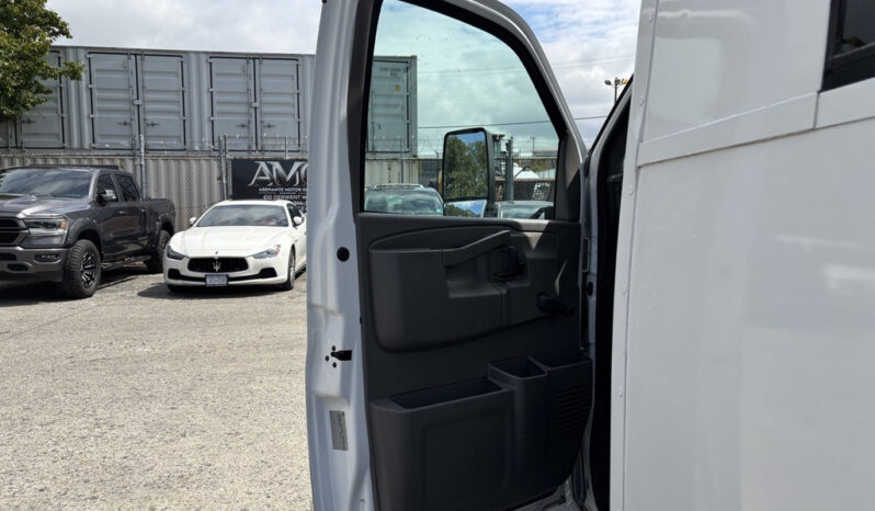 
								2020 Chevrolet Express 4500 full									