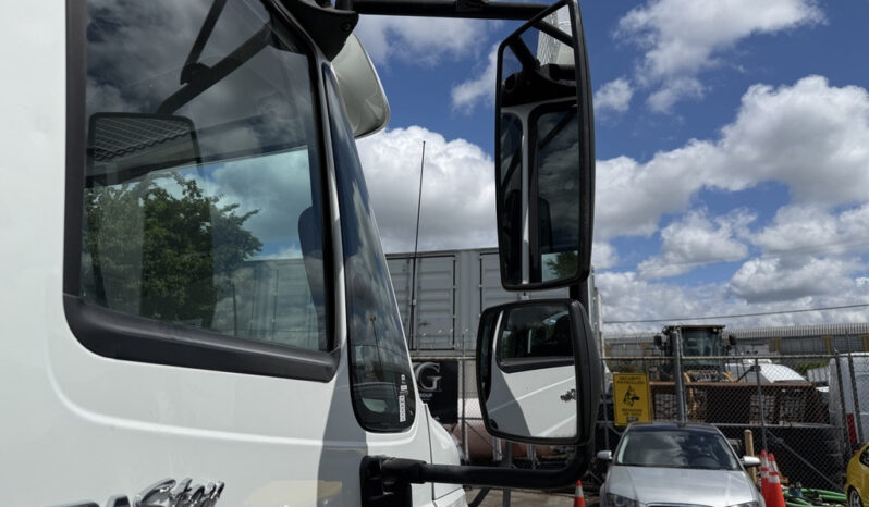 
								2011 International 4300 full									