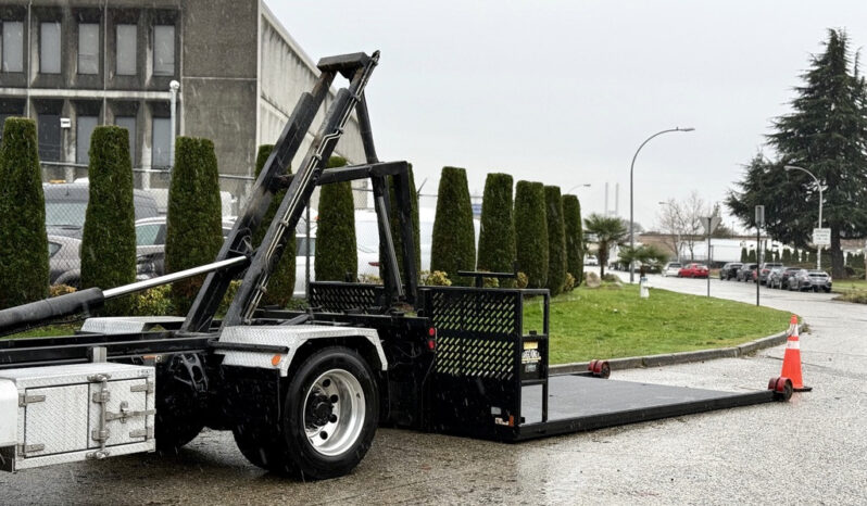 
								2020 Peterbilt 330 full									