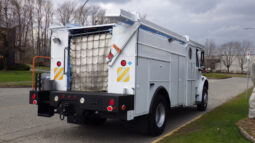 
										2006 Freightliner M2 106 full									