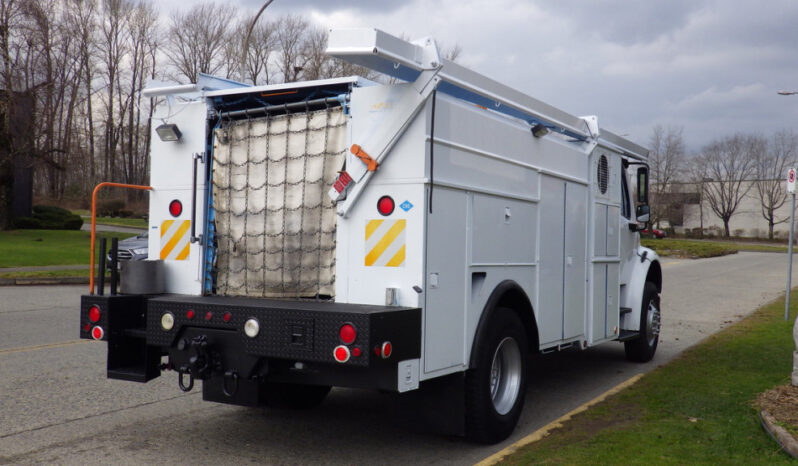 
								2006 Freightliner M2 106 full									