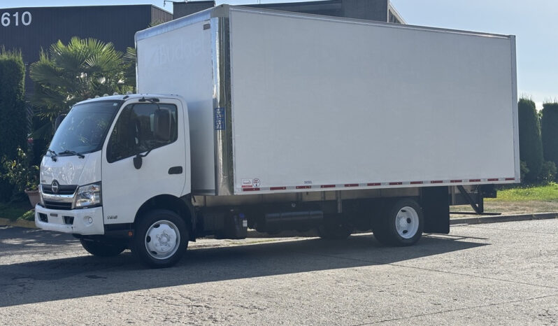 
								2018 Hino 195 full									