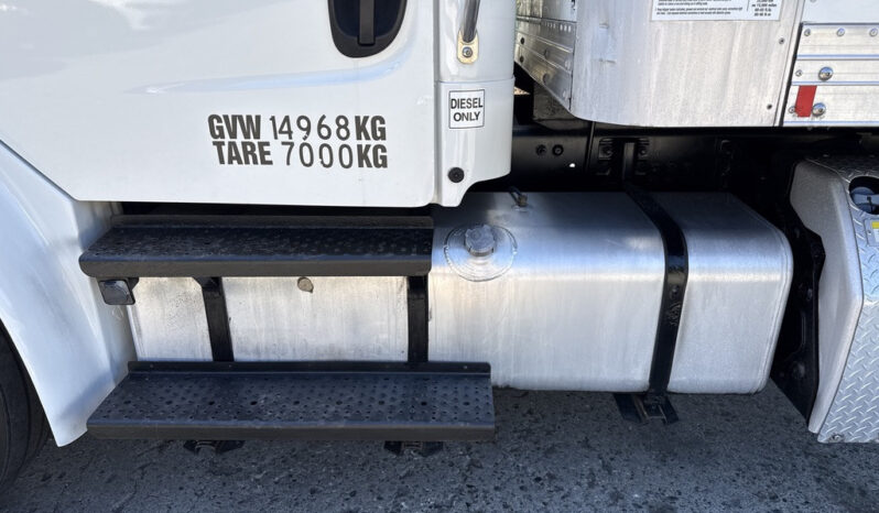 
								2015 Freightliner M2 106 full									
