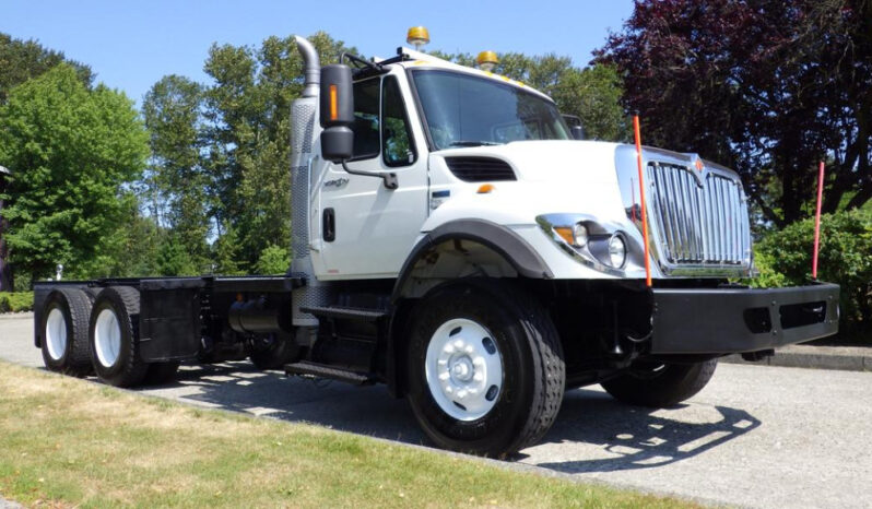 
								2013 International 7400 full									