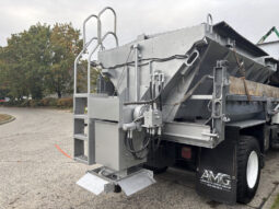 2006 Freightliner M2 106