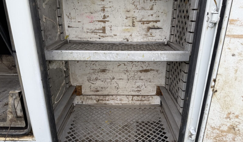 
								2005 Freightliner M2 106 full									