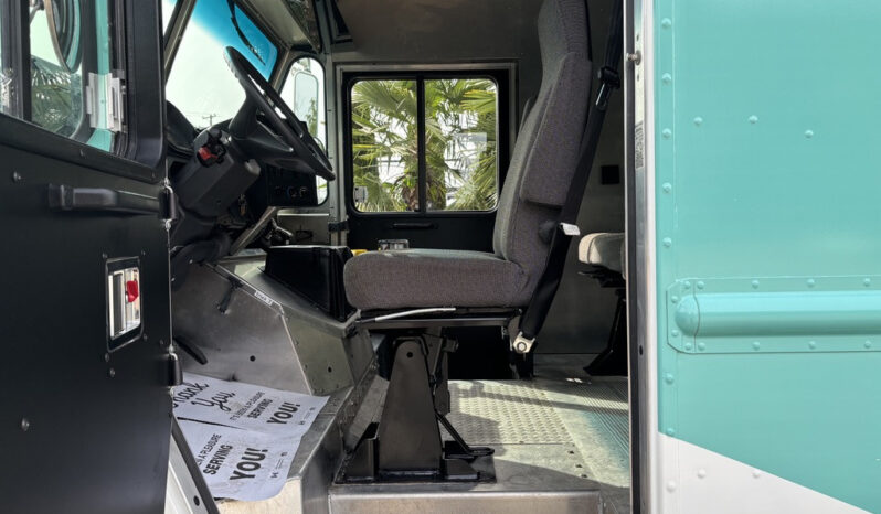 
								2020 Freightliner MT45 full									