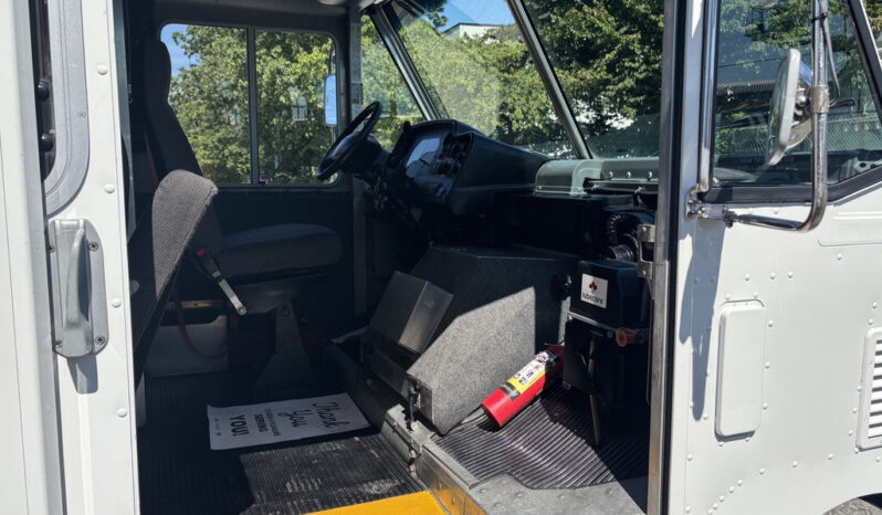 
								2011 Ford E-450 Super Duty full									