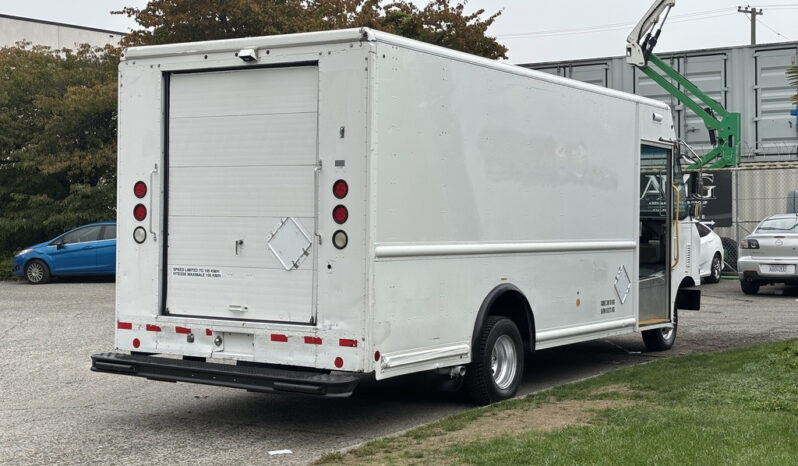 
								2012 Ford E-450 Super Duty full									