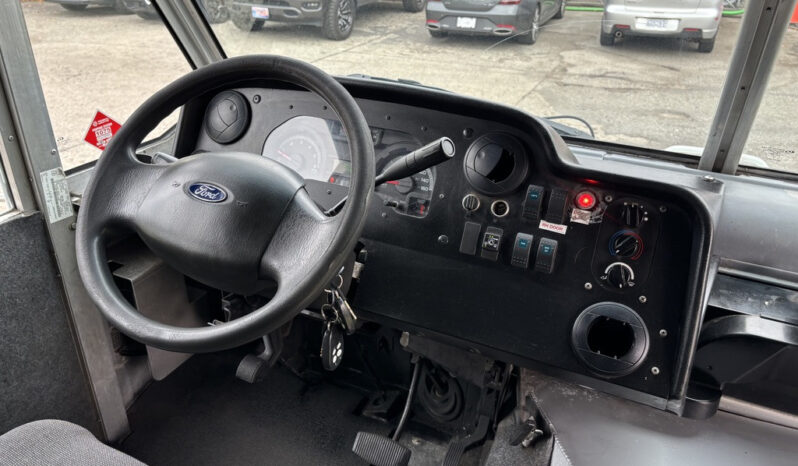
								2018 Ford E-450 Super Duty full									
