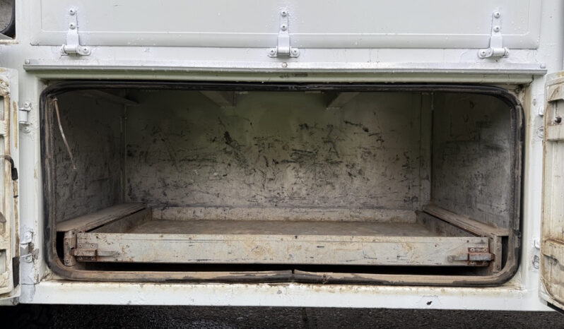 
								2005 Freightliner M2 106 full									