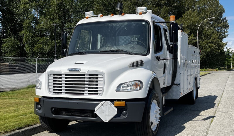 
								2004 Freightliner M2 106 full									