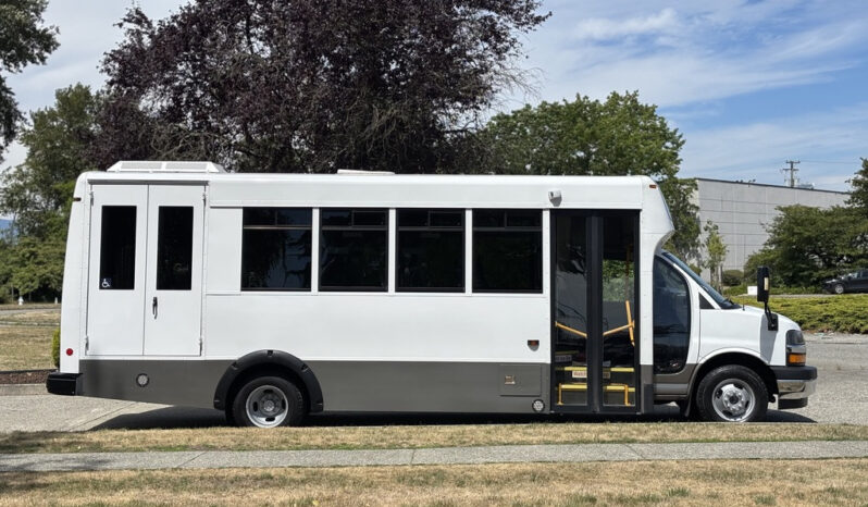 
								2020 Chevrolet Express 4500 full									